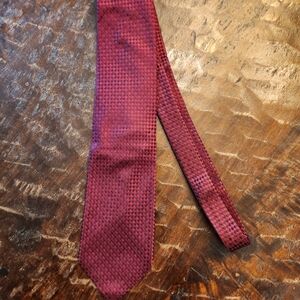 GEOFFREY BEENE Men 100% Silk Necktie, Small Geometric Pattern, Made In USA RED